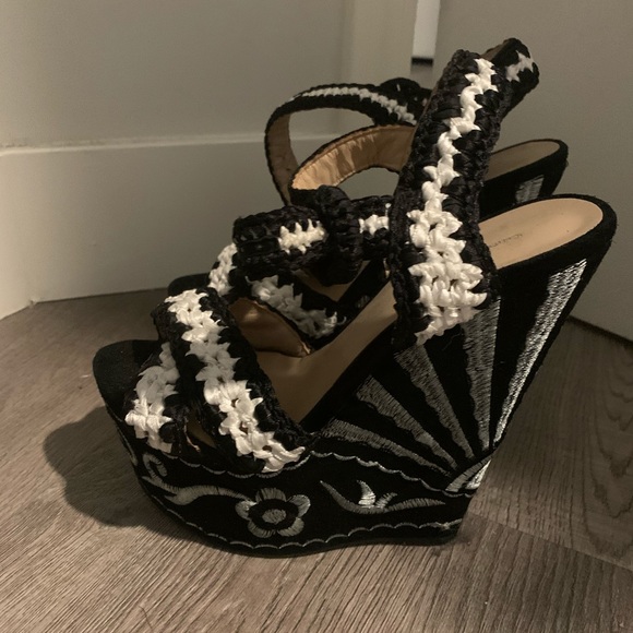 Chinese laundry wedge - Picture 3 of 4